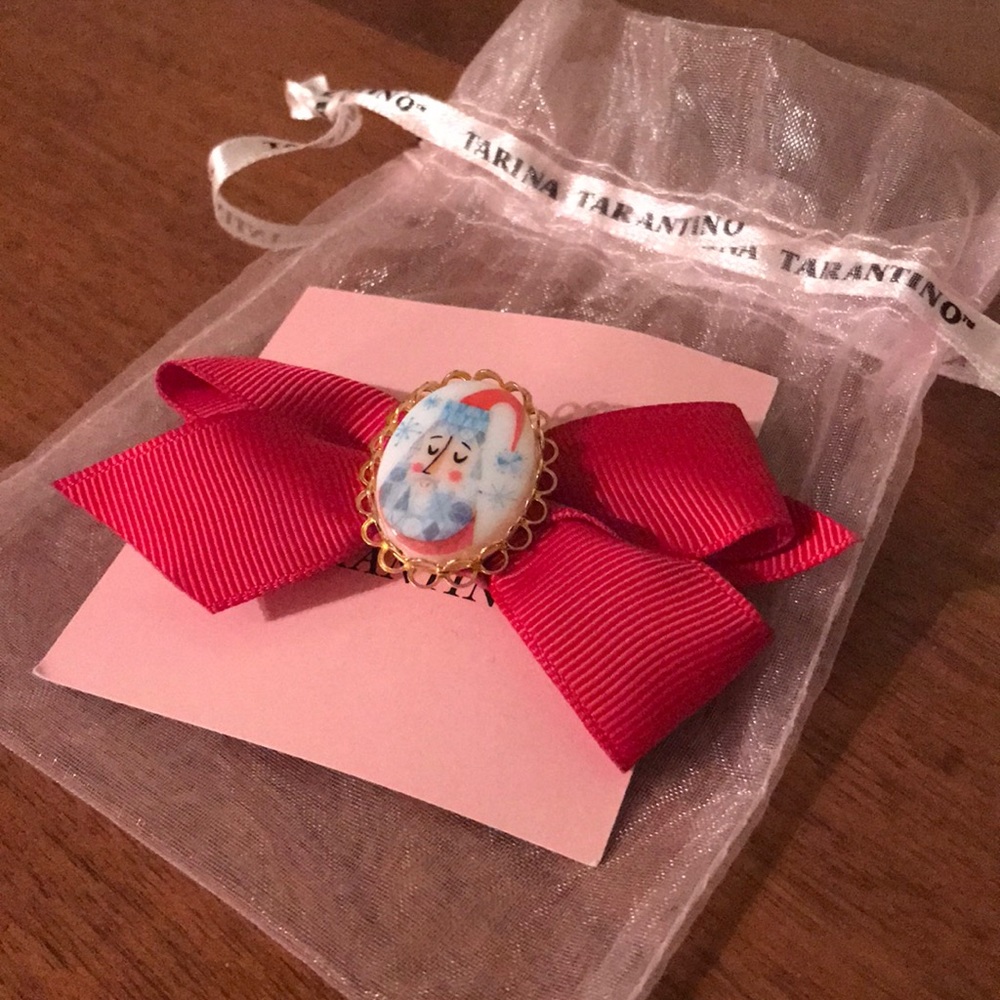 Tarina Tarantino Santa hair clip